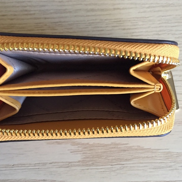 Michael Kors Golden Rod Multi Leather Card Case - Picture 3 of 5